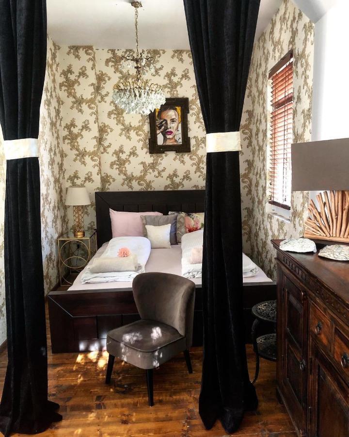 Historic Artcity Villa In Old Town 플로브디프 외부 사진