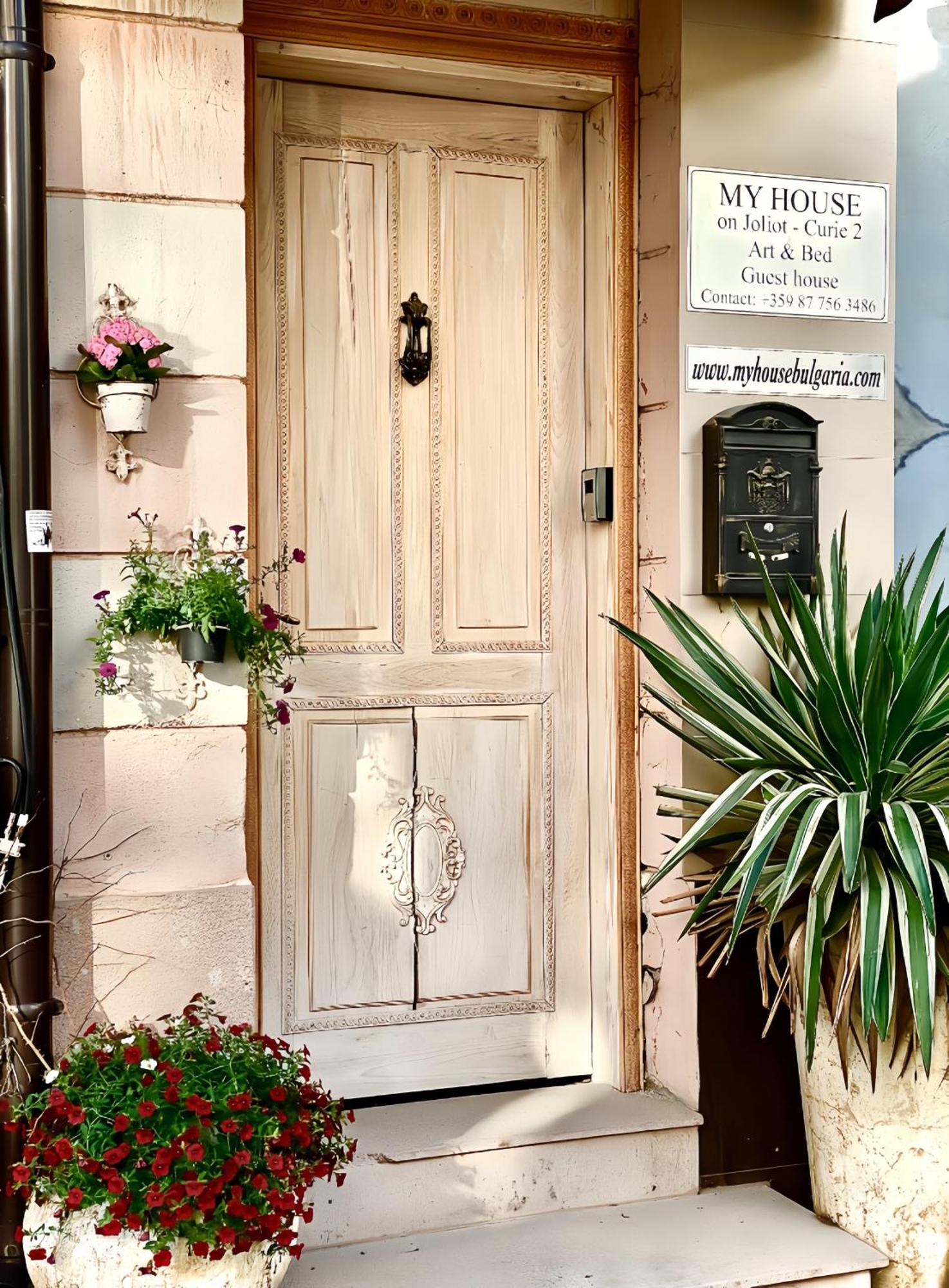 Historic Artcity Villa In Old Town 플로브디프 외부 사진