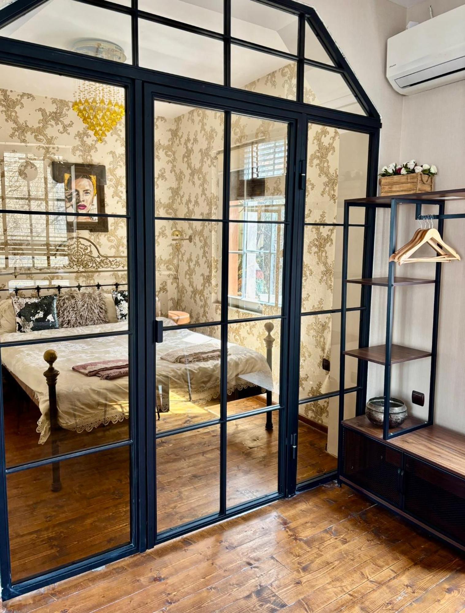 Historic Artcity Villa In Old Town 플로브디프 외부 사진